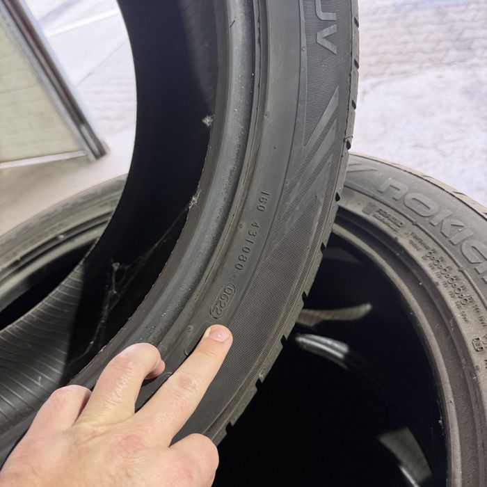 275/45/21 Vara Nokian 2 buc
