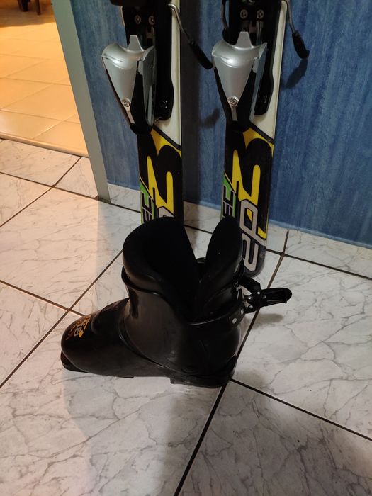 Ски и ски обувки+щеки