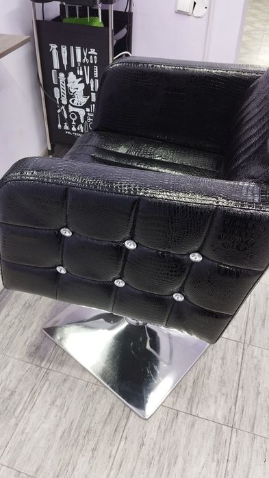 Парикмахерское кресло