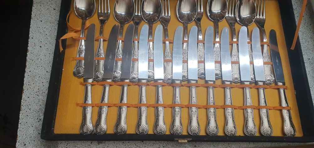 Италиански комплект посребрени прибори SUPER INOX