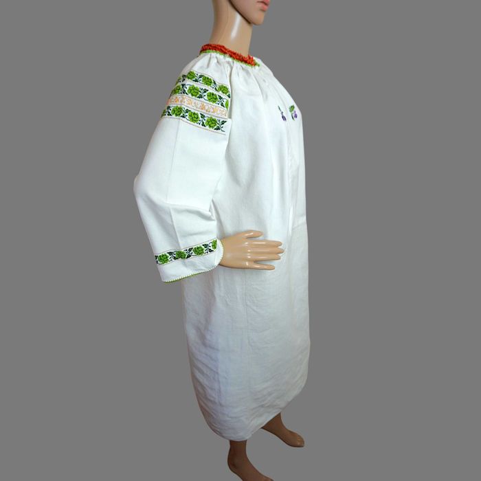 Costum popular autentic, vechi din Bucovina, lucrat manual masura S-M