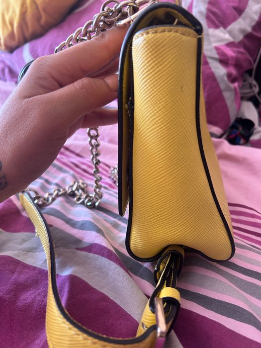 Дамска чанта Guess