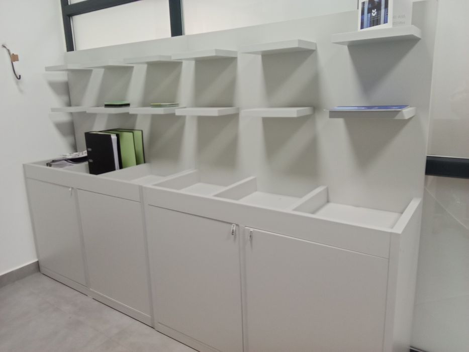 Шкаф для магазин