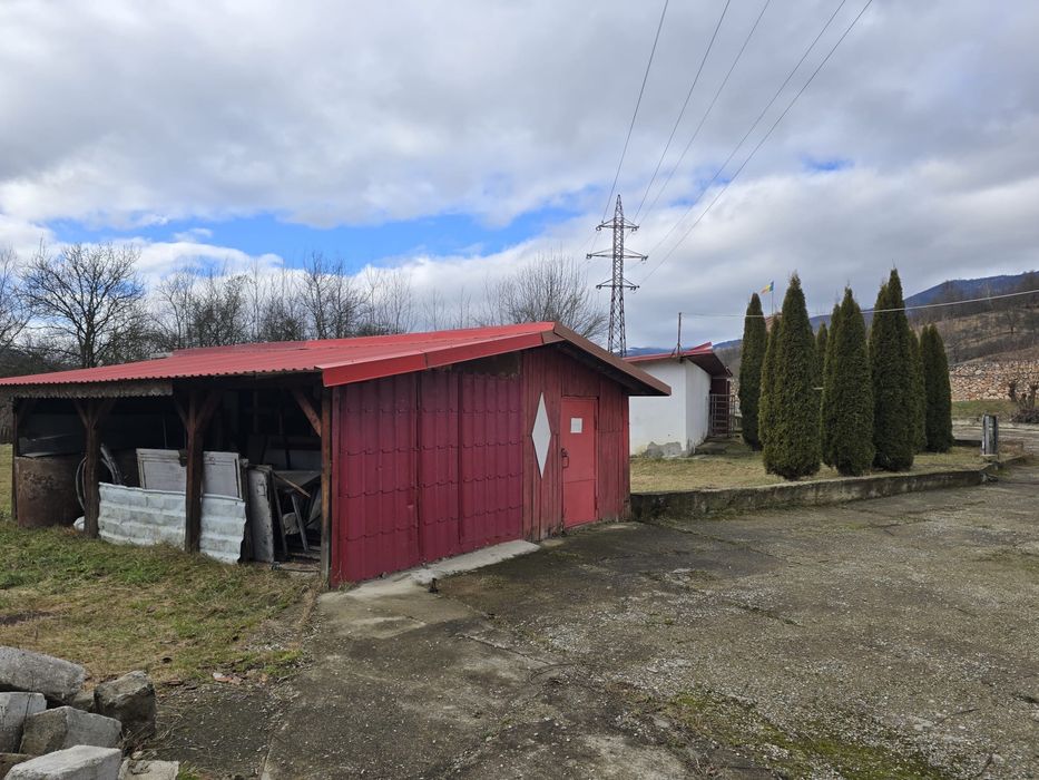 Pământ de vânzare + anexe