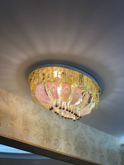 Lyustra bitta rangda yonadi qimatmas yaxshi yonadi