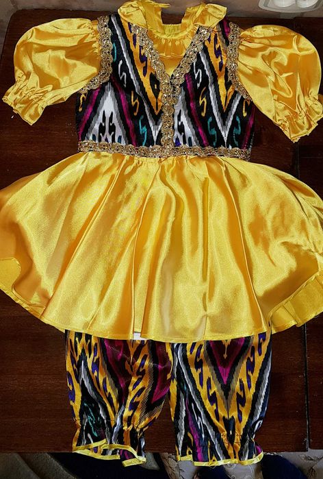 Продаю костюмы нарядные для девочки б/у в отличном состоянии.