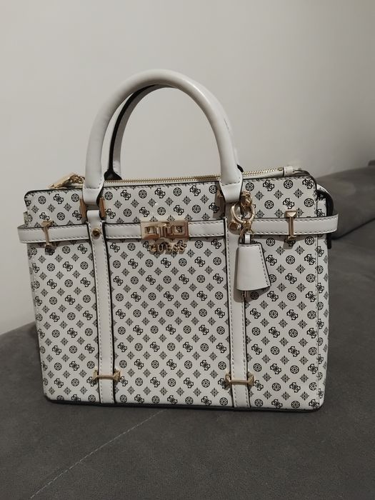 Дамска чанта Guess