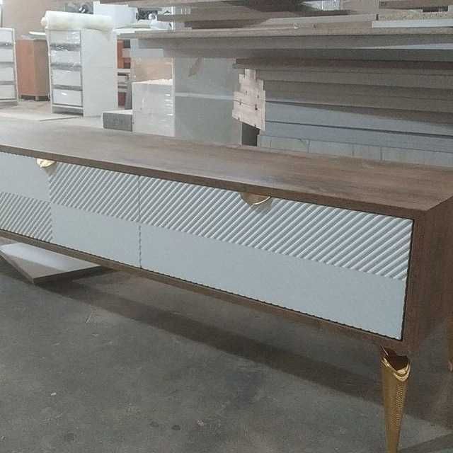 Tv stol s vdvijnimi yashikam