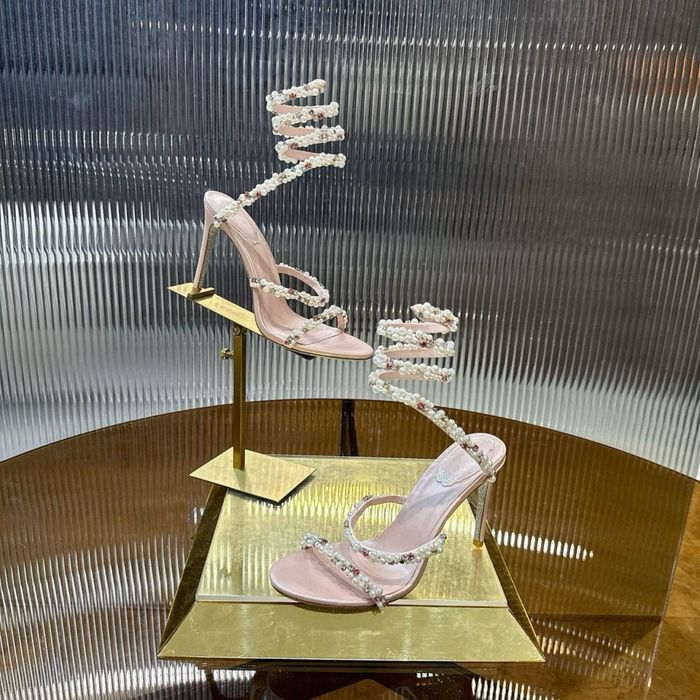 Обувки на ток различен бранд