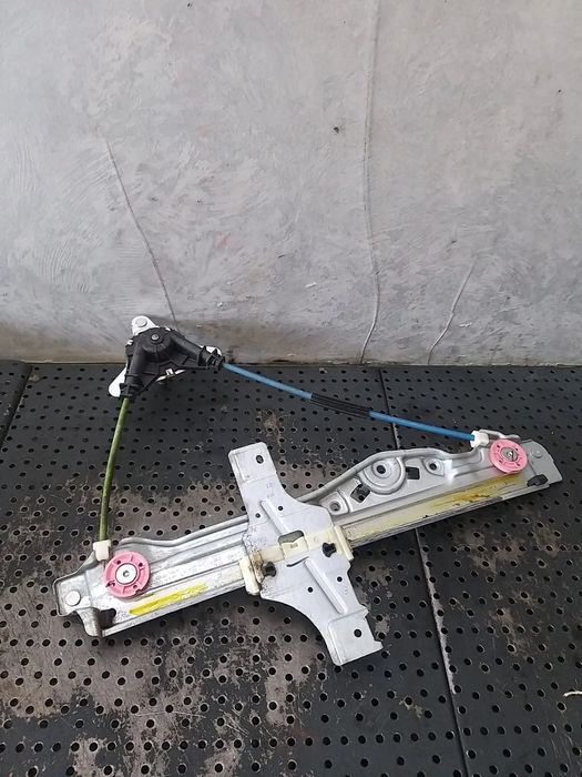 Macara manuala stanga spate peugeot 208 ca cc 9673153980