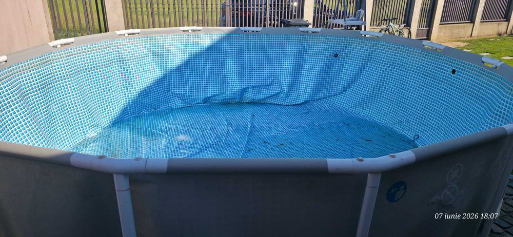 Piscina exterioara