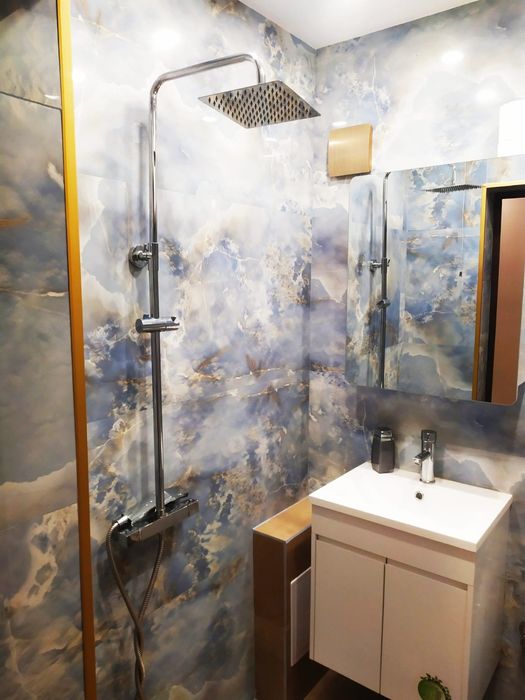 Предлагам цяла самостоятелна сграда с 11 апартамента