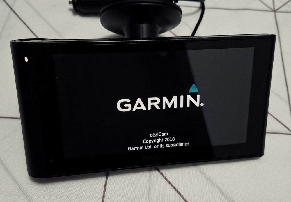 Gps Garmin dezlcam  - profil pentru camion & informații din trafic