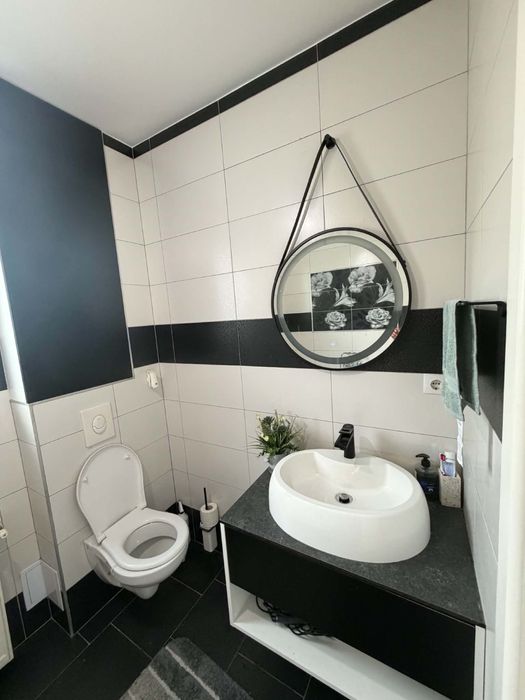 Apartament 3 camere ,decomandat , 78 metri pătrați,balcon 8 metri pătrați,curte privată