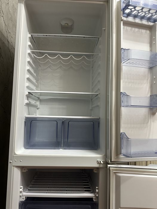 Холодильник Vestel