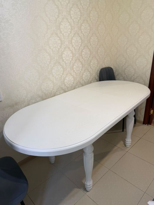 Продам стол обеденный