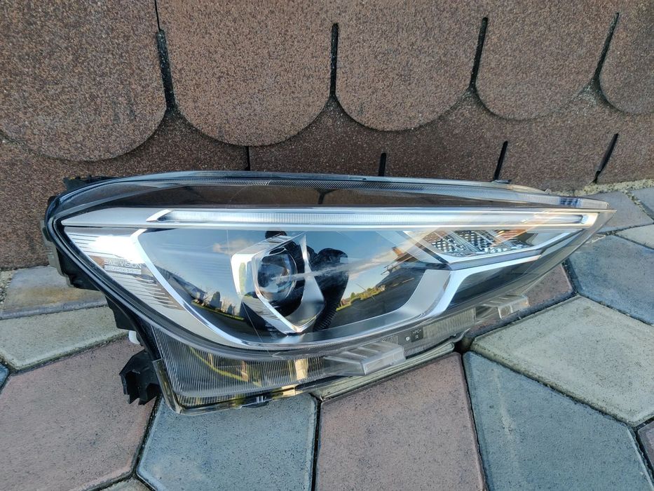 Far dreapta fata xenon si LED  MG ZS 2023-2026 Cod 11500018