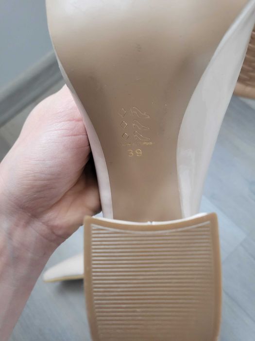 Обувки с висок ток