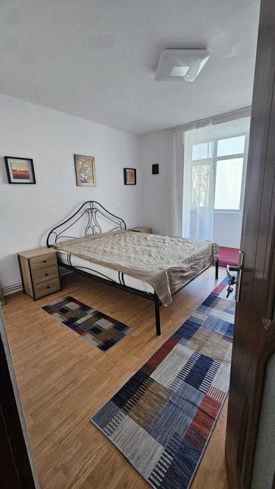 Apartament 3 camere decomandat de închiriat Podu Roș