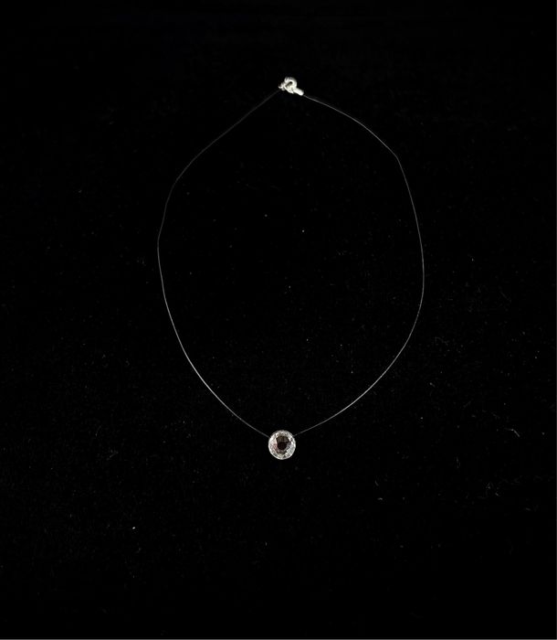 Колие с кристал Swarovski и сребърна закопчалка на прозрачна корда