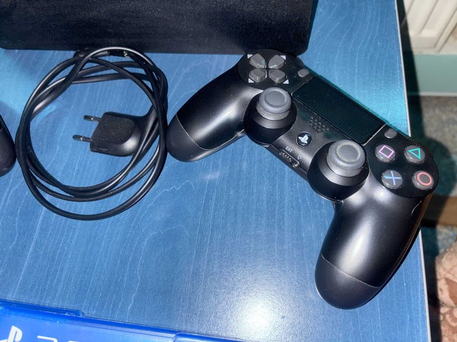 PS4 Slim 1TB - cu jocuri incluse