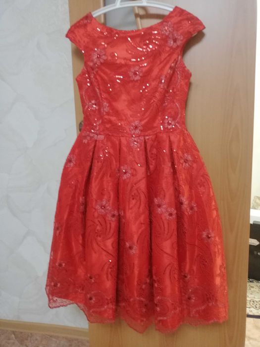 Продам  платье на 10- 12  лет б/у