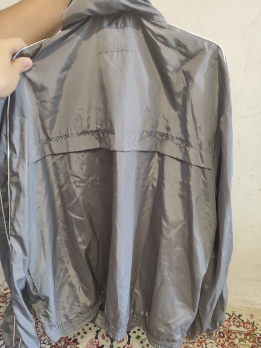 Продам женскую ветровку