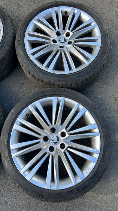 Jante Skoda R19 superb 235/40/19 vara
