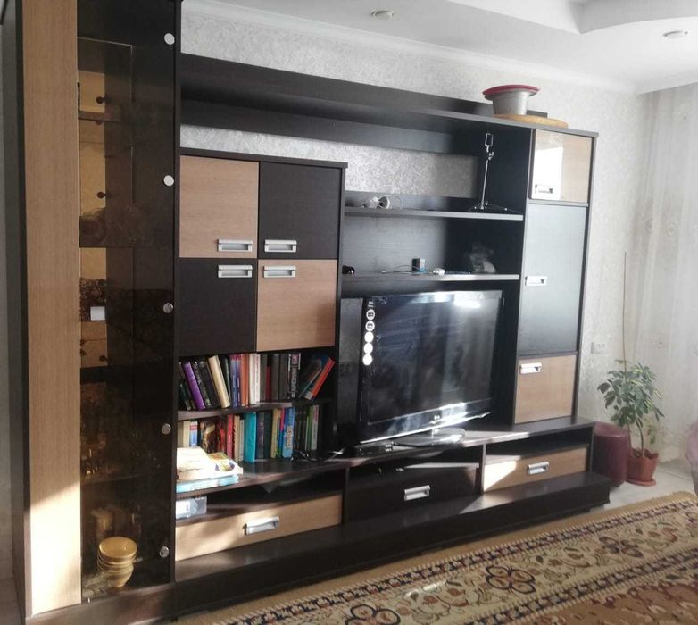 Стенка в гостиную в отличном состоянии