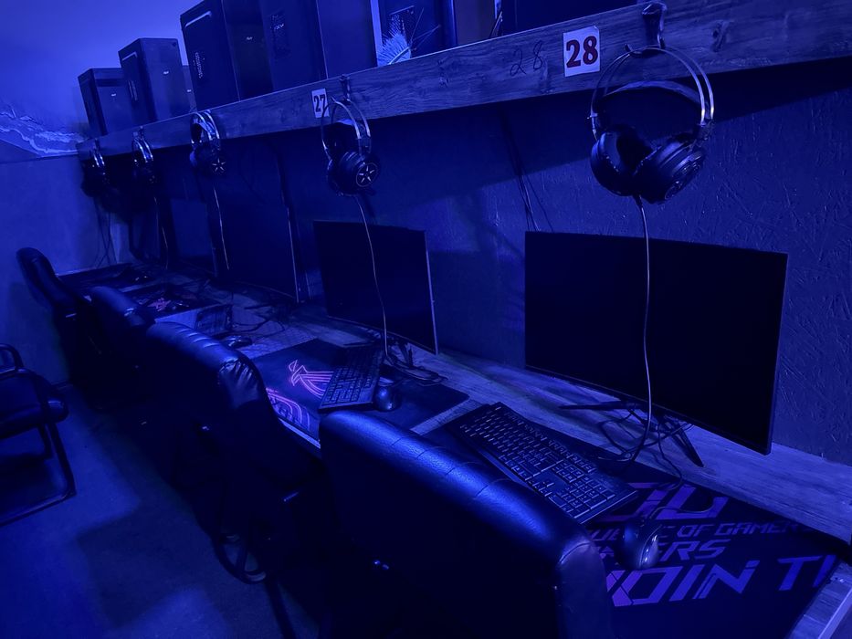 Game club uchun Kampyuter sotiladi 10ta 9 ta stoli bilan
