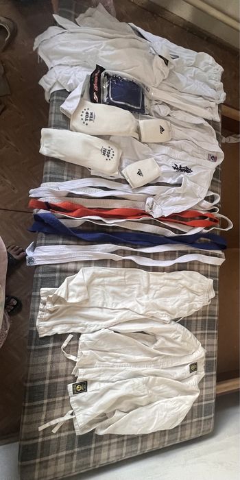 Форма тэквандо карате борьба кимоно