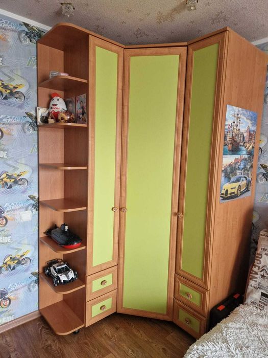 Шкаф , комод, стол  в детскую