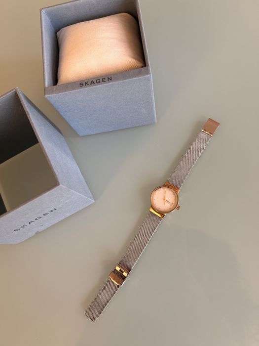 Дамски часовник с камъни Skagen