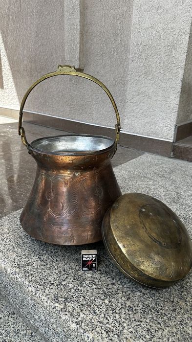 Старинное антикварное медное ведро с крышкой и ручкой