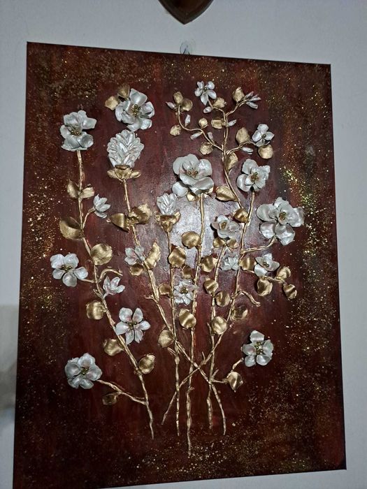 Tablou handmade floral 3D pe pânză, fundal roșu și auriu