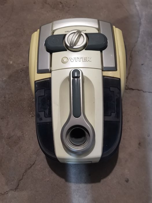 Продам пылесос фирмы vitek