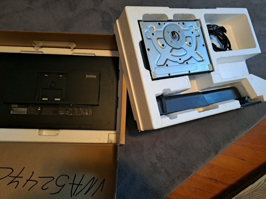 Монитори Lg,  lenovo
