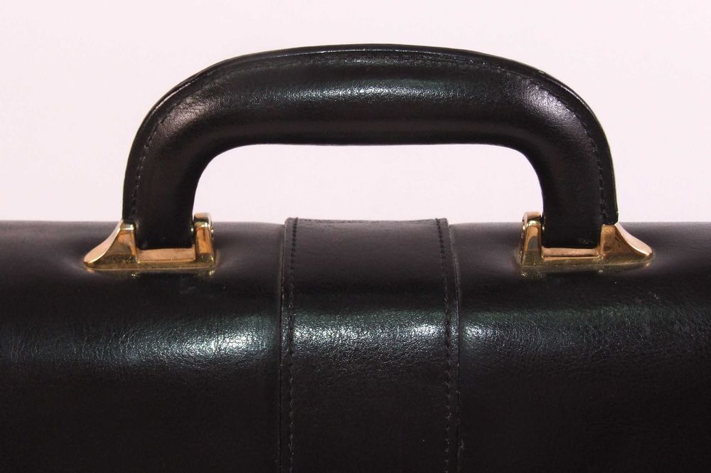 Servieta piele faux - multe compartimente, practica, eleganta, ca NOUA