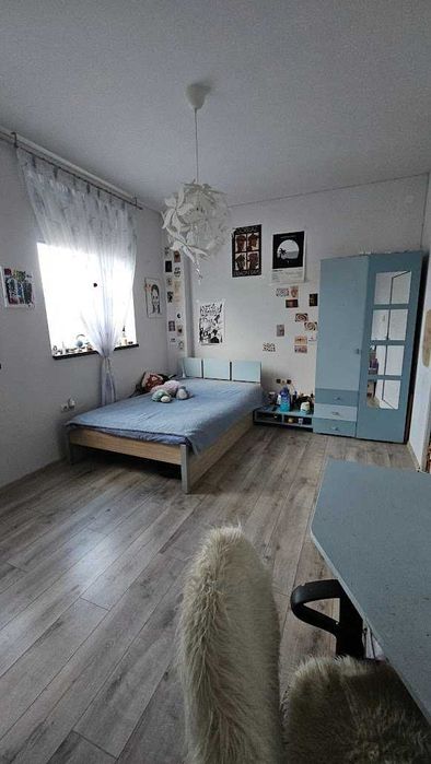 Триетажна къща с двор и АКТ 16 Белащица