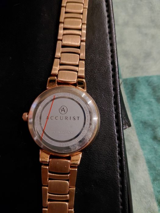Нов ориг.дамски аналогов  часовник "Accurist signature""