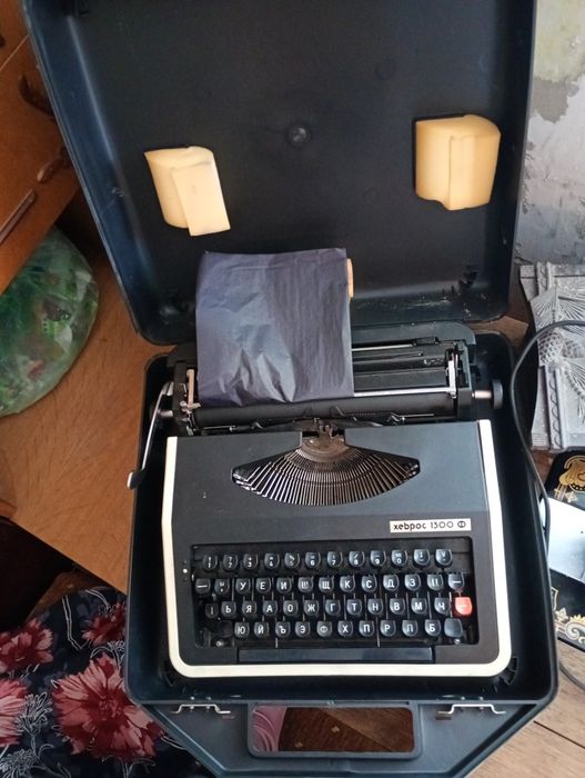 Облигации пишеща машина стар касов апарат часовници