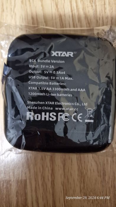 Incarcator acumulatori li-ion  1.5 V și ni-mh 1.2 v XTAR BC 4