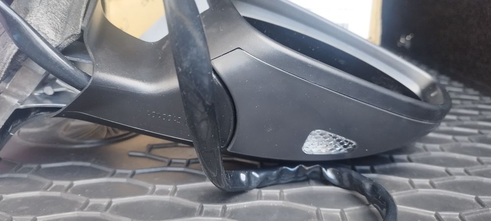 Дясно огледало за Passat b7