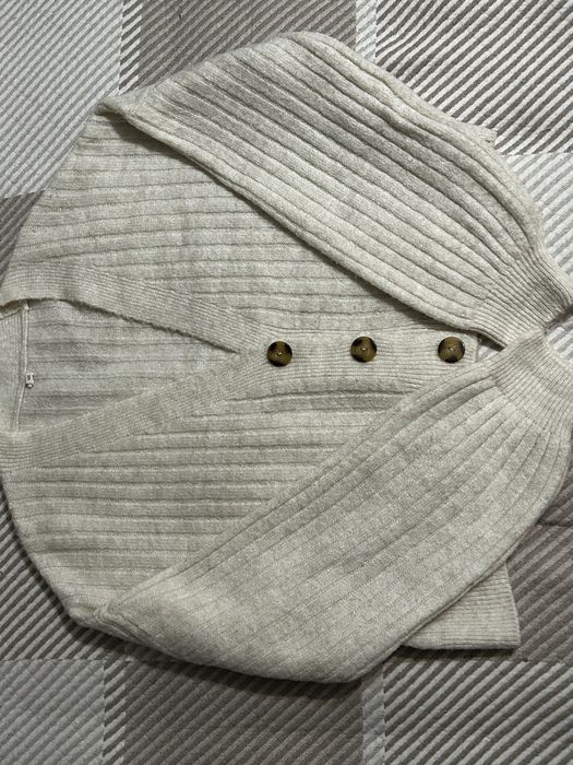 белый вязанный кардиган