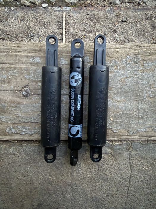 Амортизатор бардачка на БМВ Е34