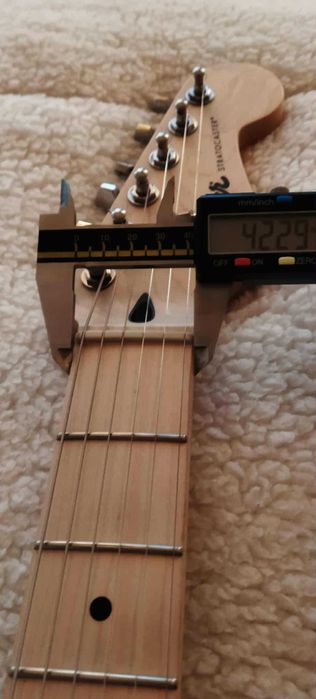 Squier Stratocaster + Eric Clapton Mid Boost kit