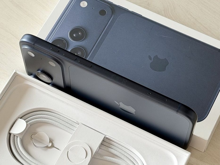 Продам Apple iPhone 17 Pro Max 2TB Deep Blue — идеальное состояние