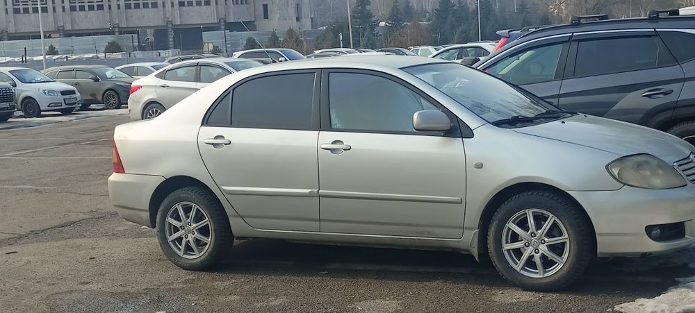 Машина Тойота Королла