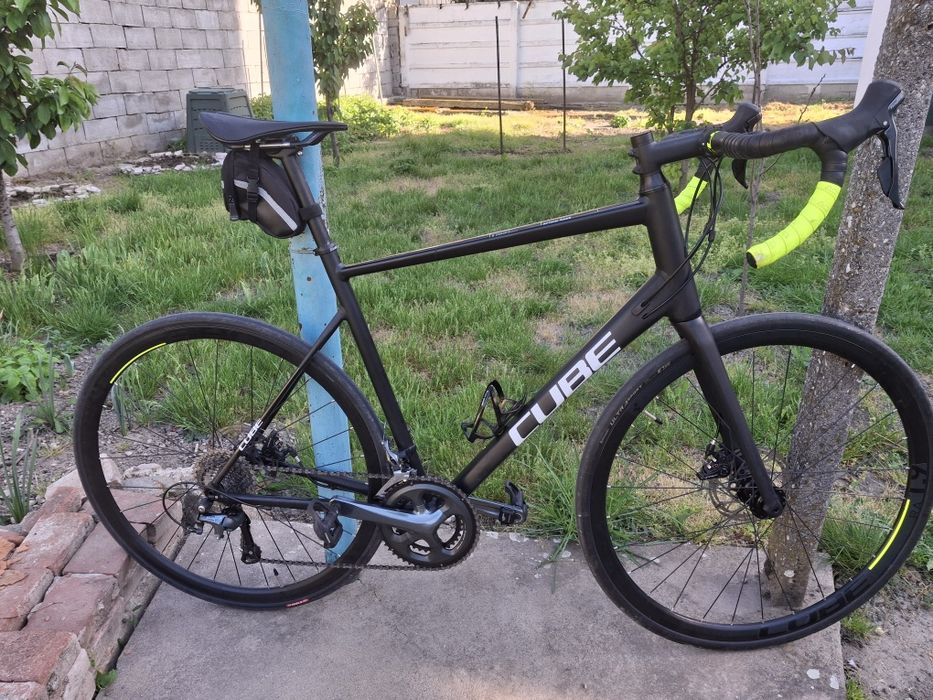 Bicicleta șosea CUBE Attain model 2023
