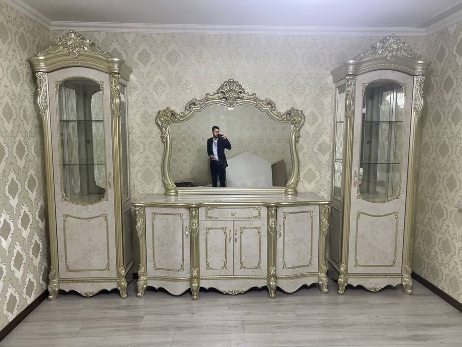 Продается мебель для гостиной, пенал комод и стол со стульями